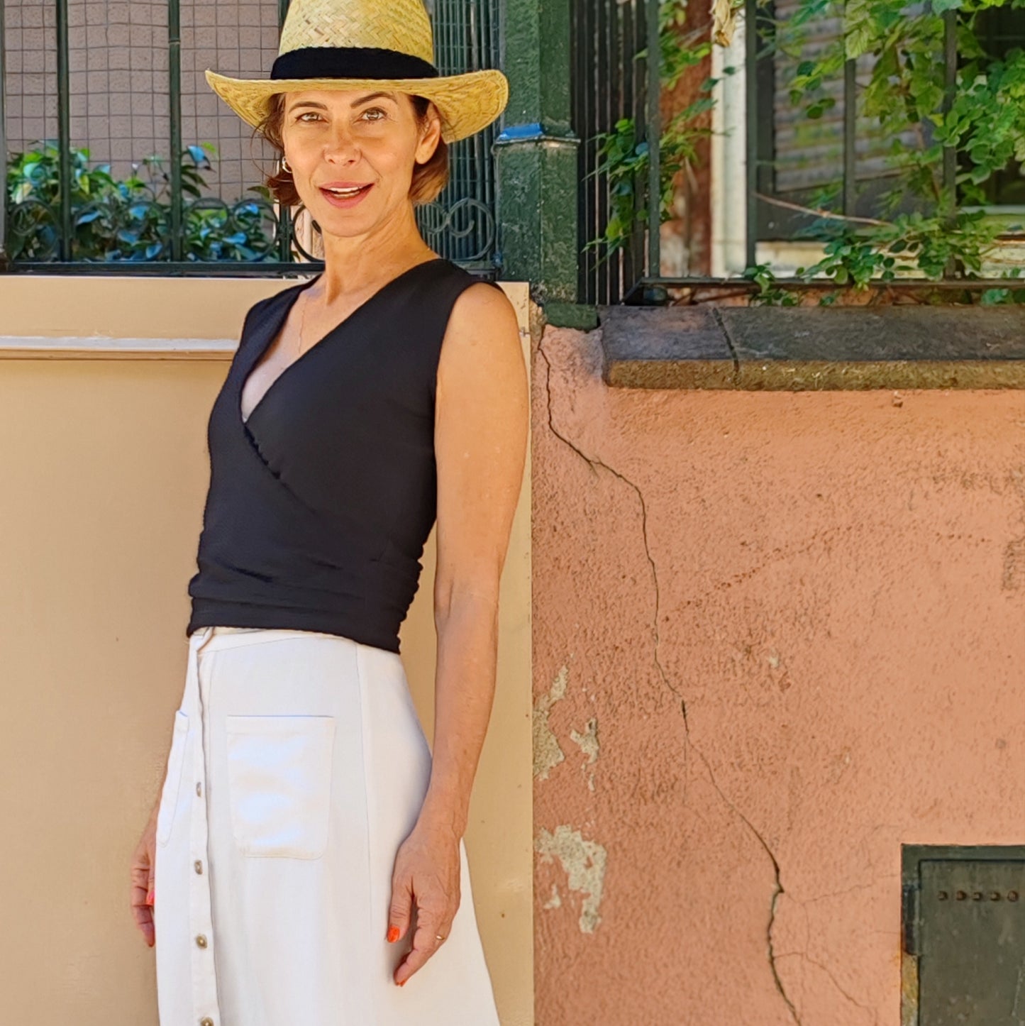 Top cruzado de crochet negro
