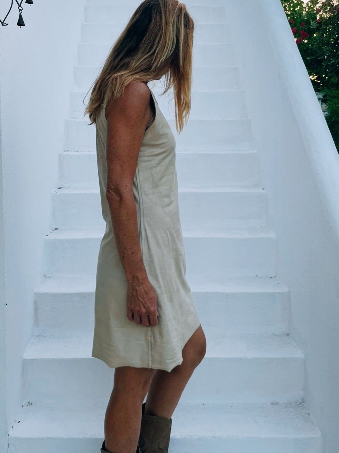 VESTIDO CORTO de ante vegano beige