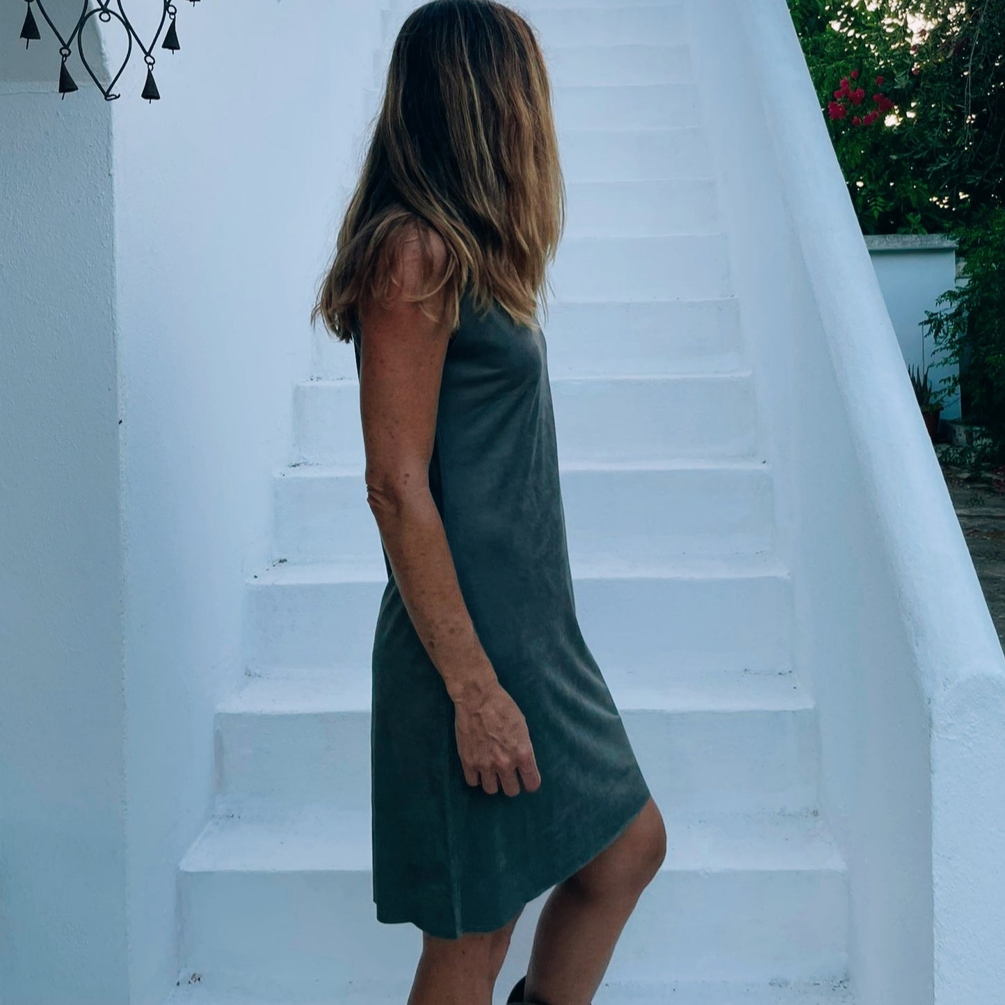 VESTIDO CORTO DE ANTE VEGANO CAQUI
