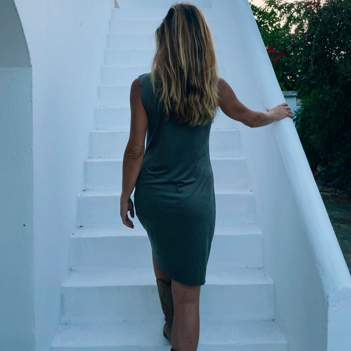 VESTIDO CORTO DE ANTE VEGANO CAQUI