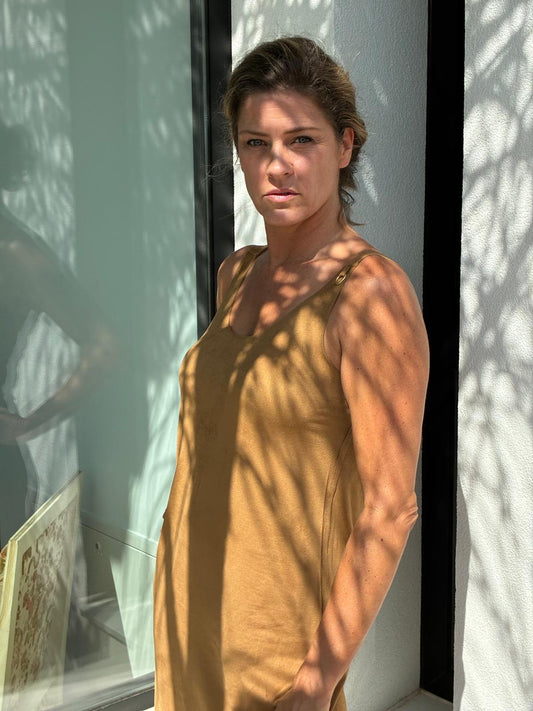 VESTIDO LARGO ANTE VEGANO color camel claro