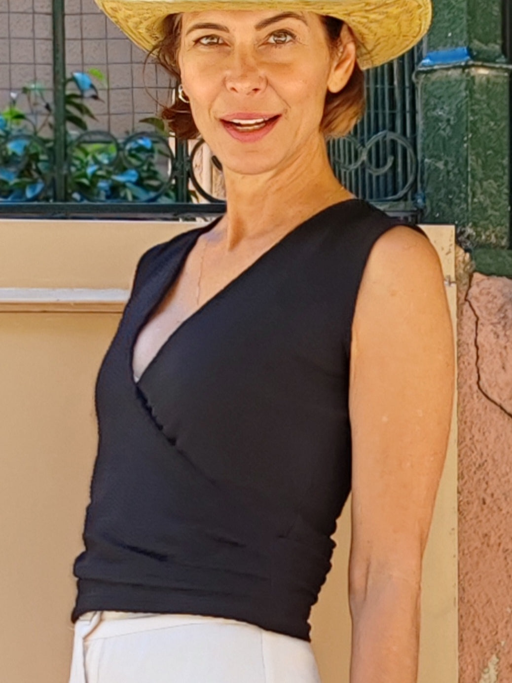 TOP cruzado de crochet negro