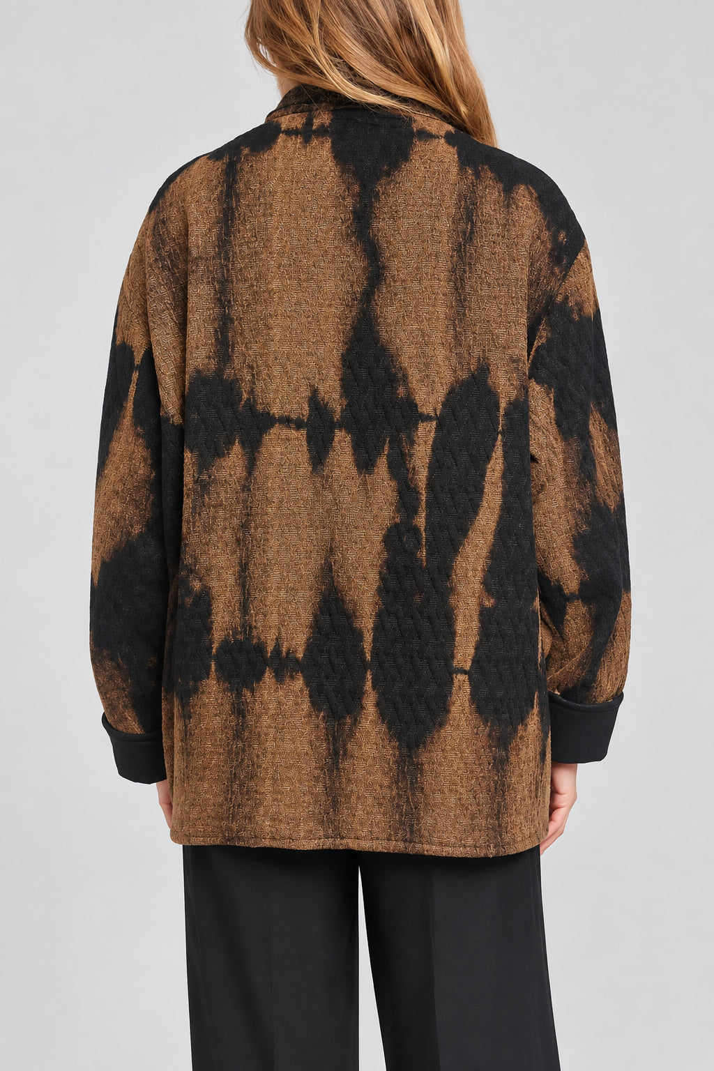 CHAQUETA ABIERTA TIE-DYE en tonos marrones y negro