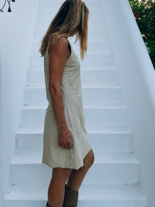 VESTIDO CORTO de ante vegano beige